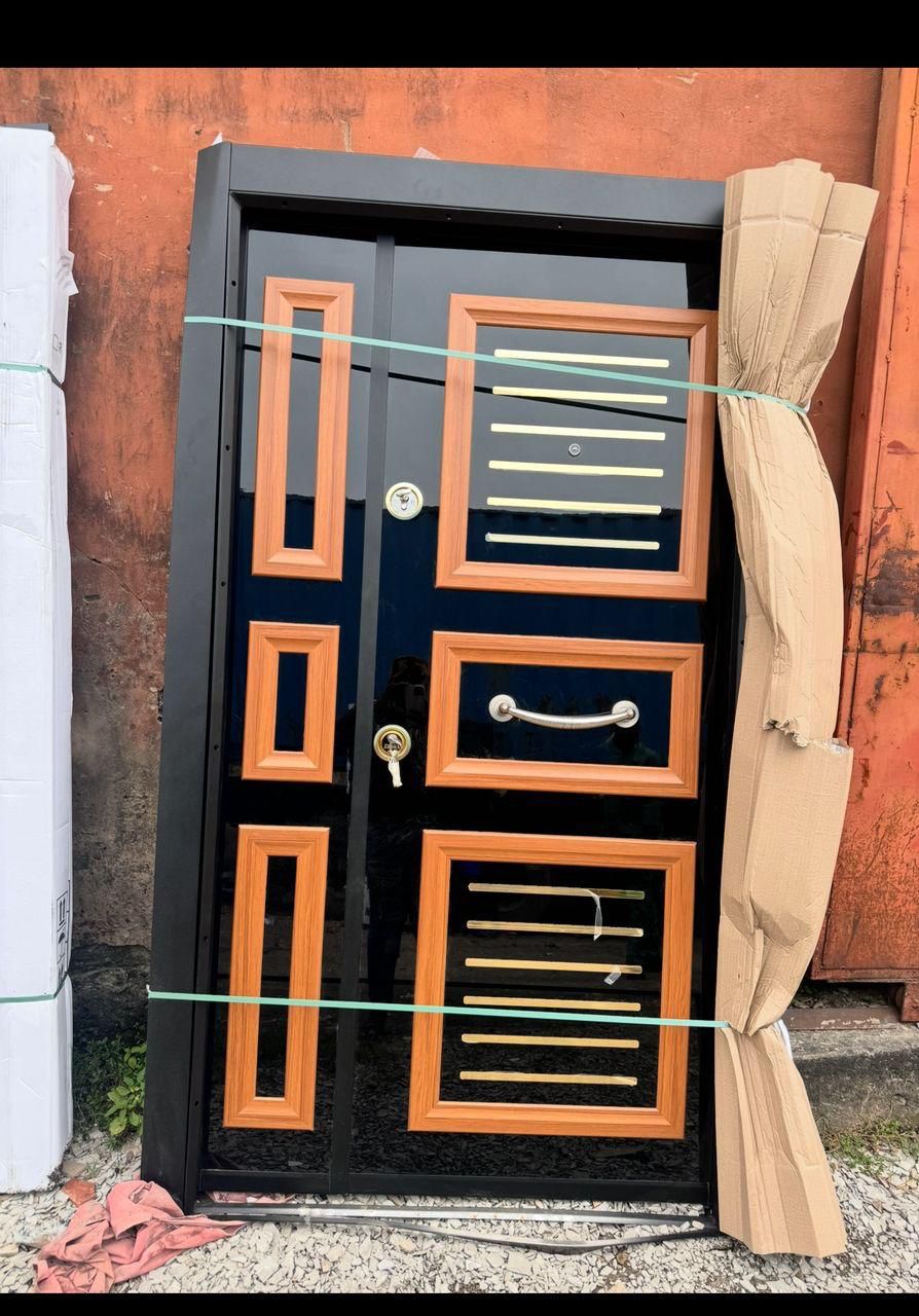 ANS0007 – Geometric Glass Steel Door (Black Frame)